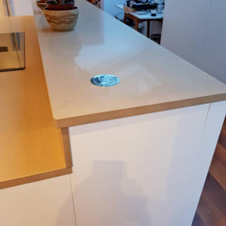 CARAMEL COLOUR QUARTZ KITCHEN WORKTOP WITH POP UP SOCKETS